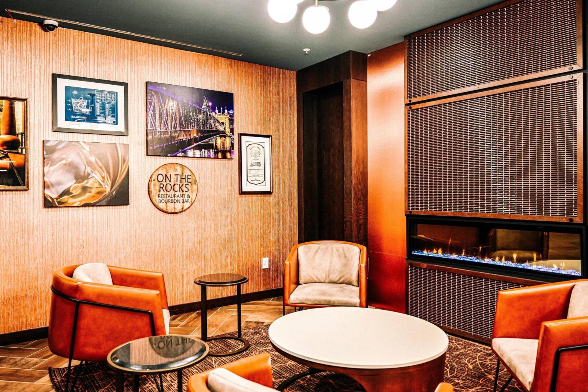 Delta Hotels By Marriott Cincinnati Шаронвилл Экстерьер фото